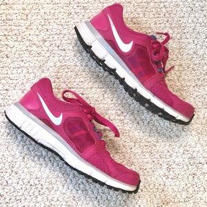 NIKE DUAL FUSION ST2